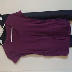 Maternity v-neck tee with leggings